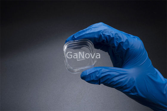 厚さ 350 ±25 µm 10 X 10.5 mm2 自立型 GaN 基板